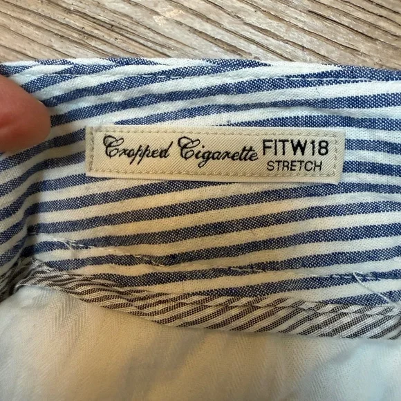 Max Mara Weekend Blue and White Cropped Cigarette Seersucker Pants size 10 - Picture 4 of 5